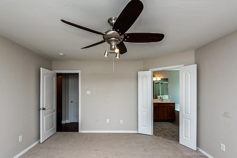 Photo 19 of 20 - 317 Oxford St, Burleson, TX 76028