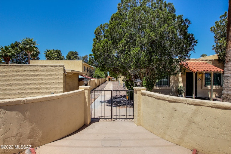 Photo 32 of 40 - 810 S Kolb Rd #64, Tucson, AZ 85710