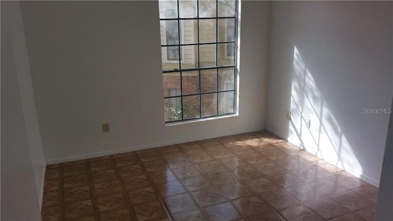 Photo 7 of 14 - 8653 Fancy Finch Dr #204, Tampa, FL 33614