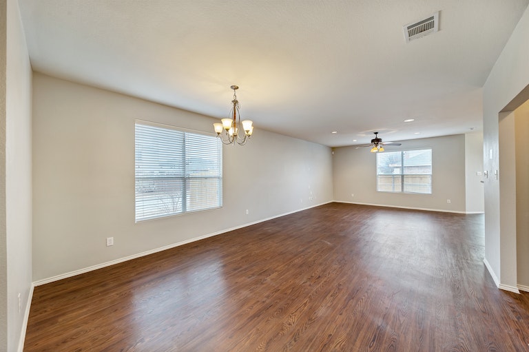 Photo 16 of 35 - 8432 Star Thistle Dr, Fort Worth, TX 76179