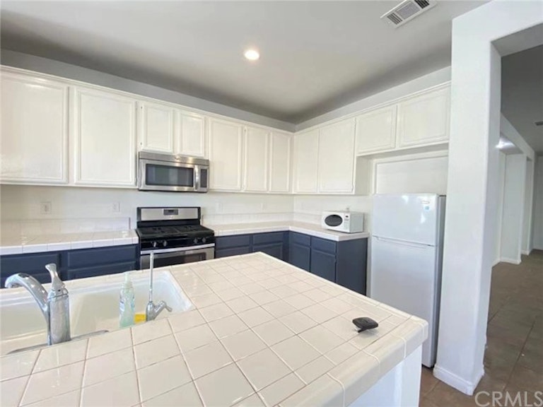 Photo 5 of 12 - 3645 Alhambra Ln, Perris, CA 92571