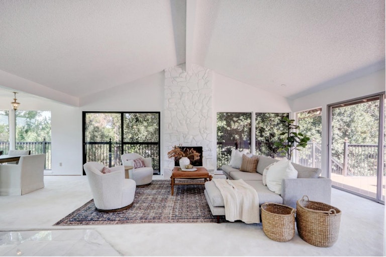 Photo 9 of 70 - 4040 Crondall Dr, Sacramento, CA 95864