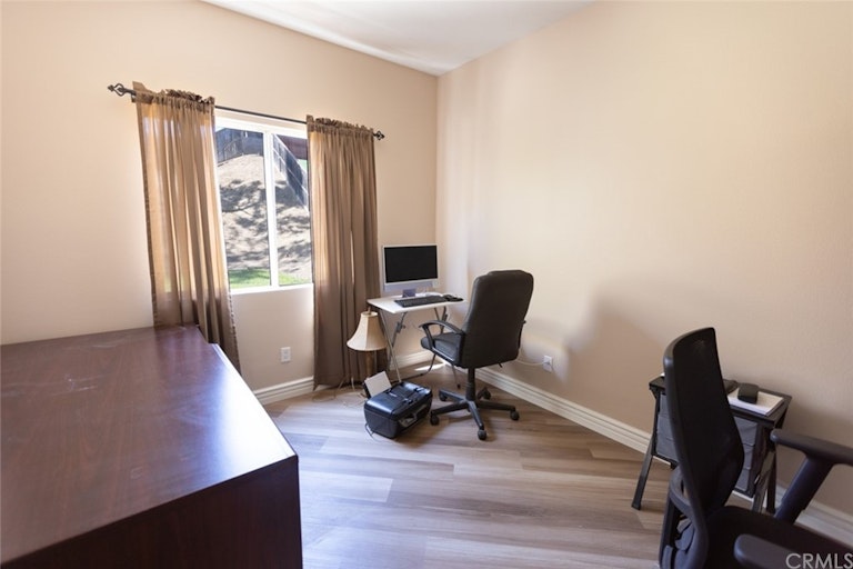 Photo 12 of 25 - 1480 Cherrywood Cir, Corona, CA 92881