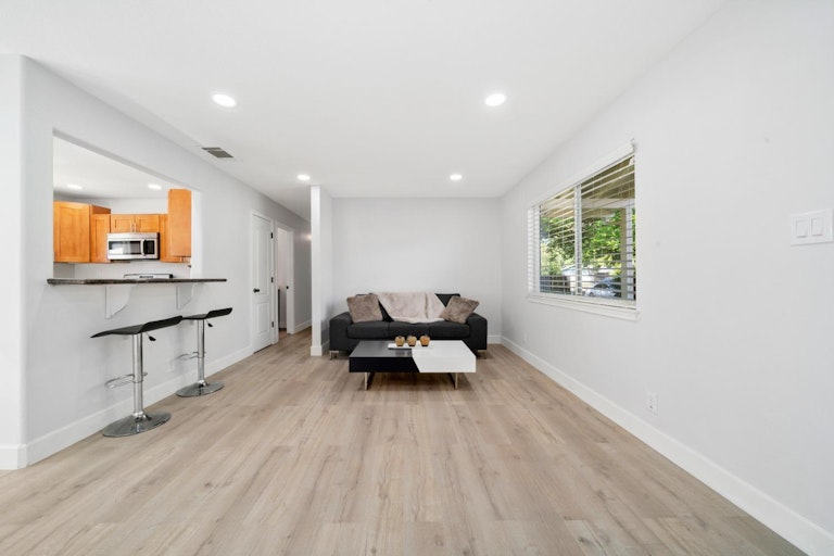 Photo 7 of 42 - 5742 Fairvale Way, Orangevale, CA 95662