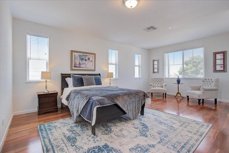 Photo 17 of 43 - 10082 Mud Hen Way, Elk Grove, CA 95757