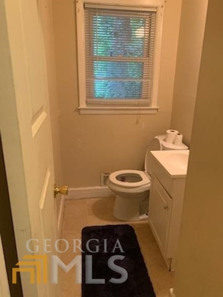 Photo 9 of 13 - 3721 Del Rio Ter, Decatur, GA 30032