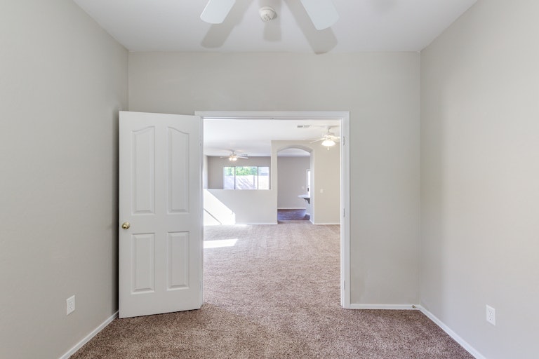 Photo 8 of 17 - 2506 W Hawks Eye Ave, Apache Junction, AZ 85120