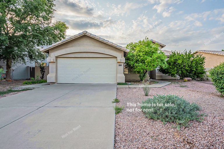 Photo 1 of 20 - 532 N Cambridge St, Gilbert, AZ 85233