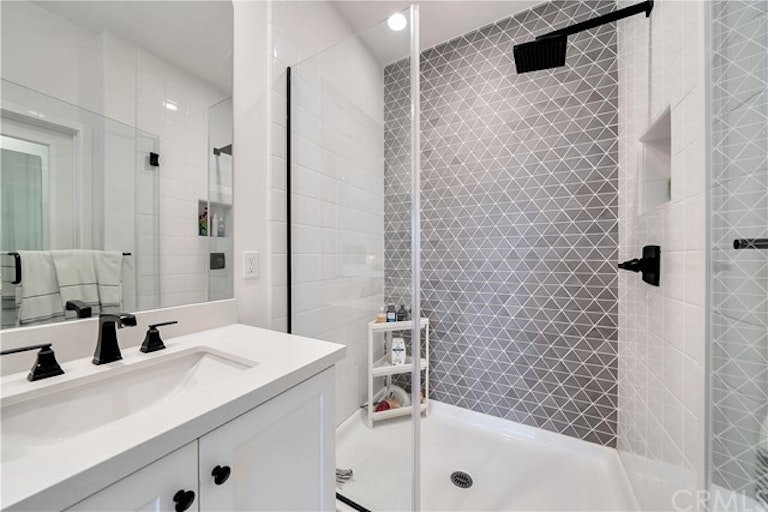 Photo 21 of 48 - 565 S Motif St, Anaheim, CA 92805