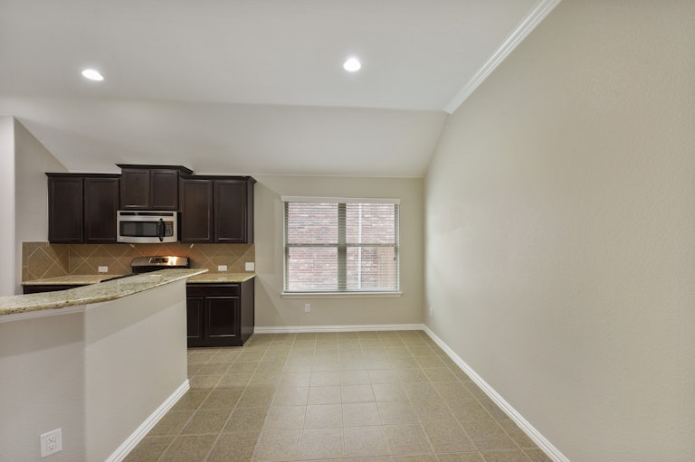 Photo 9 of 26 - 14313 Mariposa Lily Ln, Haslet, TX 76052
