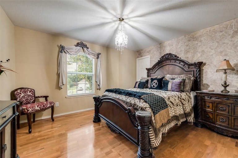 Photo 14 of 39 - 2608 Valencia Ln, Denton, TX 76210