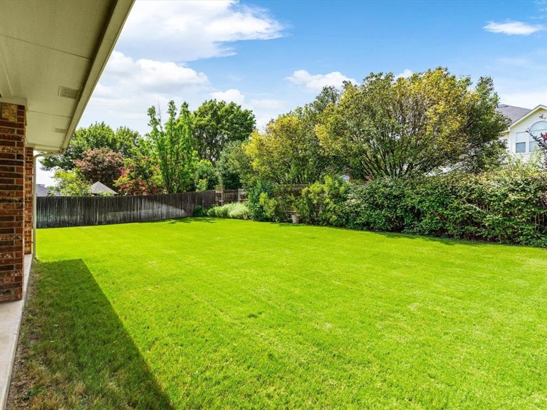 Photo 36 of 40 - 6916 Canyon Springs Rd, Fort Worth, TX 76132