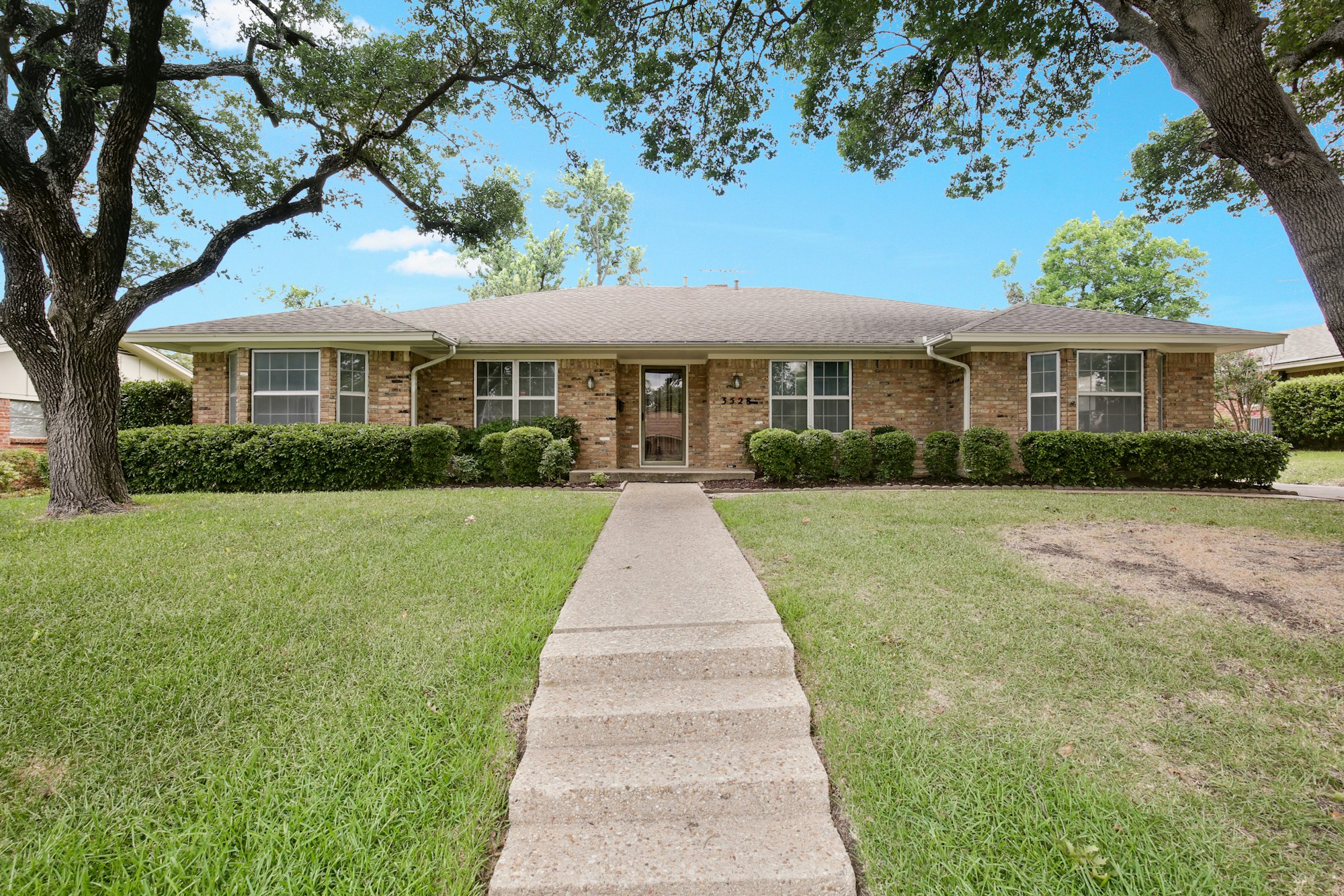 Photo 1 of 24 - 3528 Wren Ave, Fort Worth, TX 76133