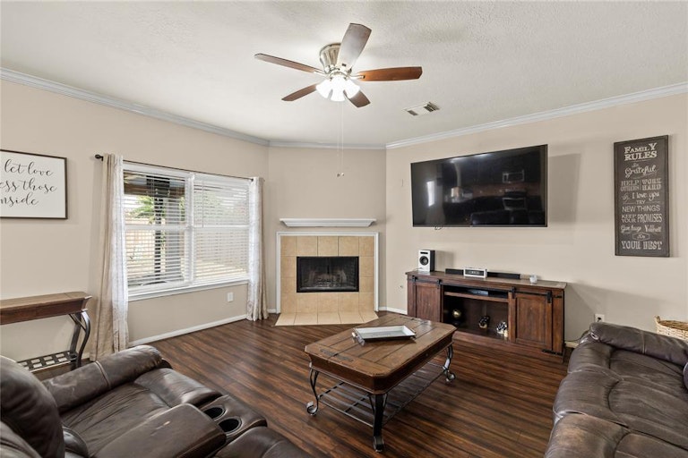 Photo 11 of 32 - 5938 Sugar Field Ln, Katy, TX 77449