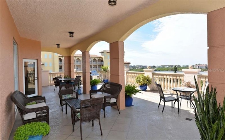 Photo 20 of 25 - 1921 Monte Carlo Dr #703, Sarasota, FL 34231