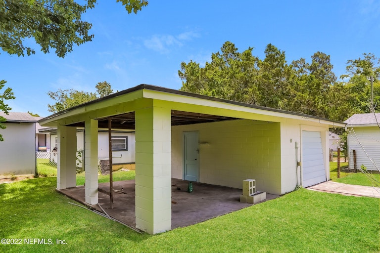Photo 3 of 16 - 5109 Colonial Ave, Jacksonville, FL 32210