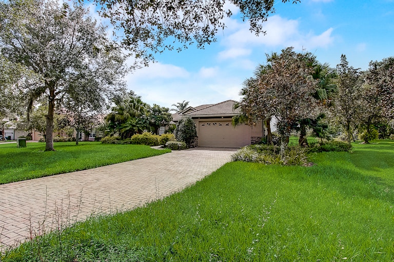 Photo 40 of 45 - 1460 Beacon Dr, Kissimmee, FL 34746