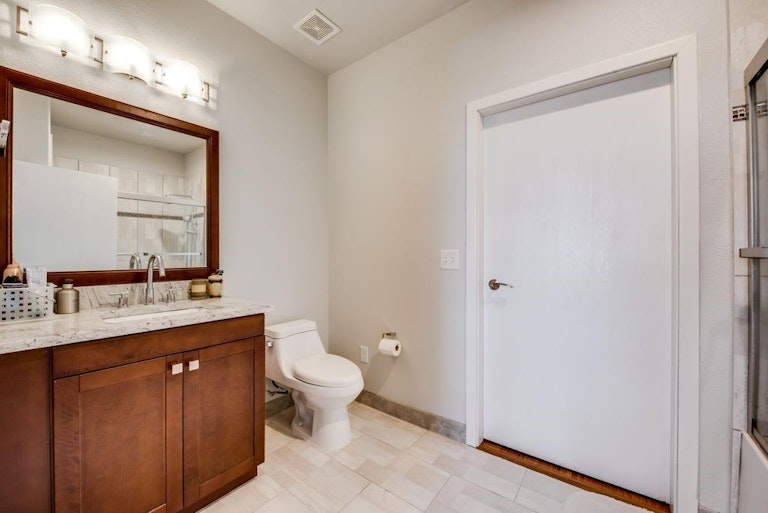 Photo 18 of 22 - 1220 W Trinity Mills Rd #5005, Carrollton, TX 75006