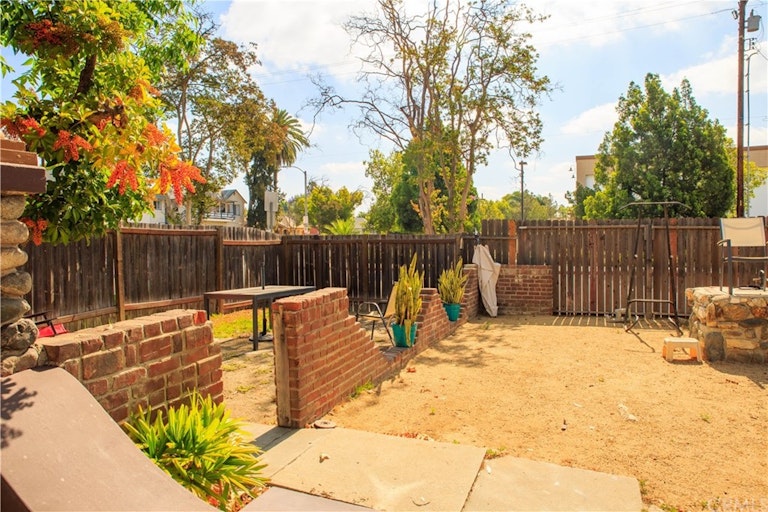 Photo 12 of 75 - 588 E Pasadena St, Pomona, CA 91767