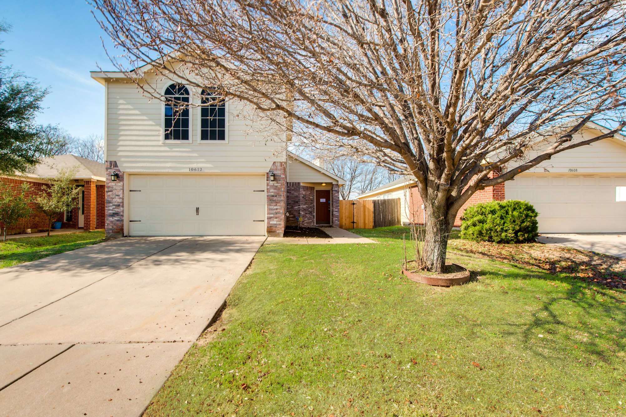 Photo 1 of 25 - 10612 Towerwood Dr, Fort Worth, TX 76140