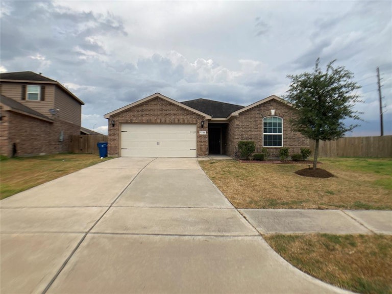Photo 1 of 12 - 5155 Cottage Creek Ln, Richmond, TX 77469