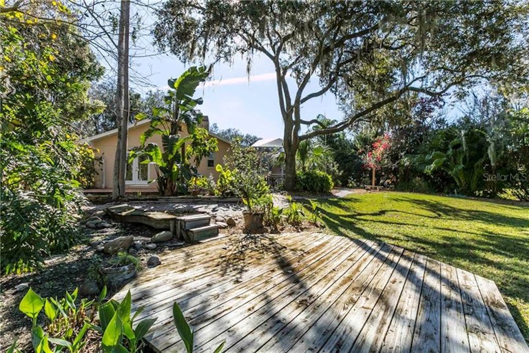 Photo 18 of 25 - 16618 Vallely Dr, Tampa, FL 33618