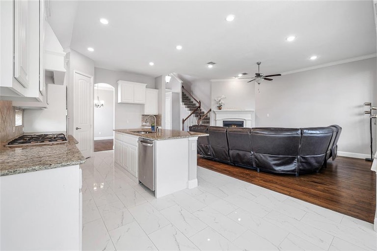 Photo 7 of 36 - 2317 Prairie Glen St, The Colony, TX 75056