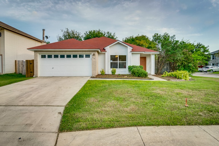 Photo 1 of 22 - 9534 Andrew Pt, San Antonio, TX 78251