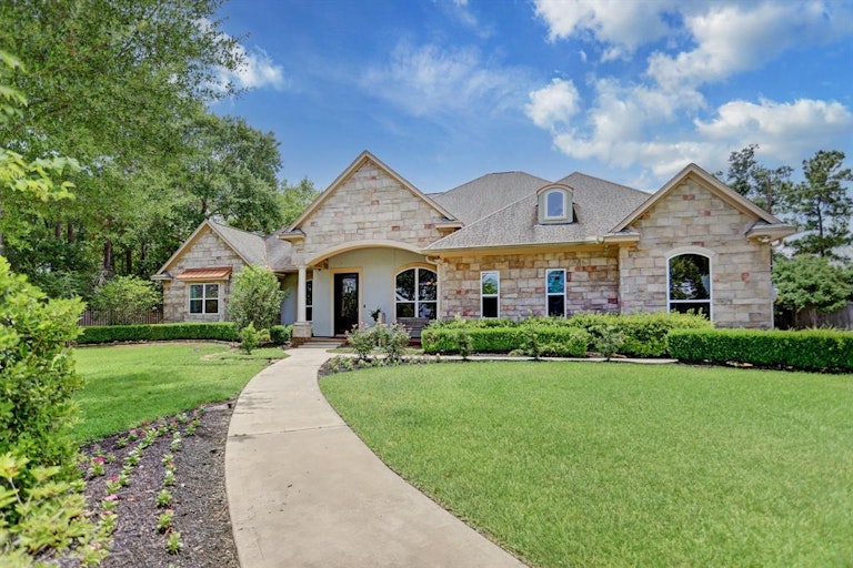 Photo 1 of 34 - 7811 Bent Green Ln, Spring, TX 77389