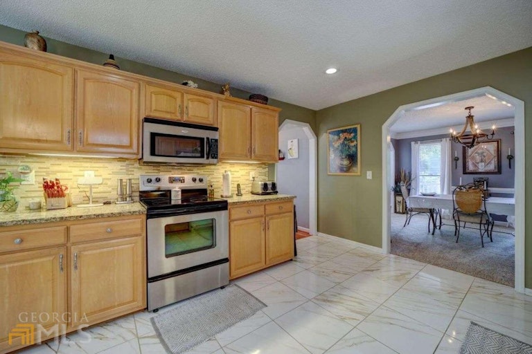 Photo 16 of 38 - 589 Whitby Dr, Douglasville, GA 30134