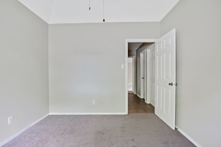 Photo 19 of 25 - 404 Rivervalley Ct, Arlington, TX 76006