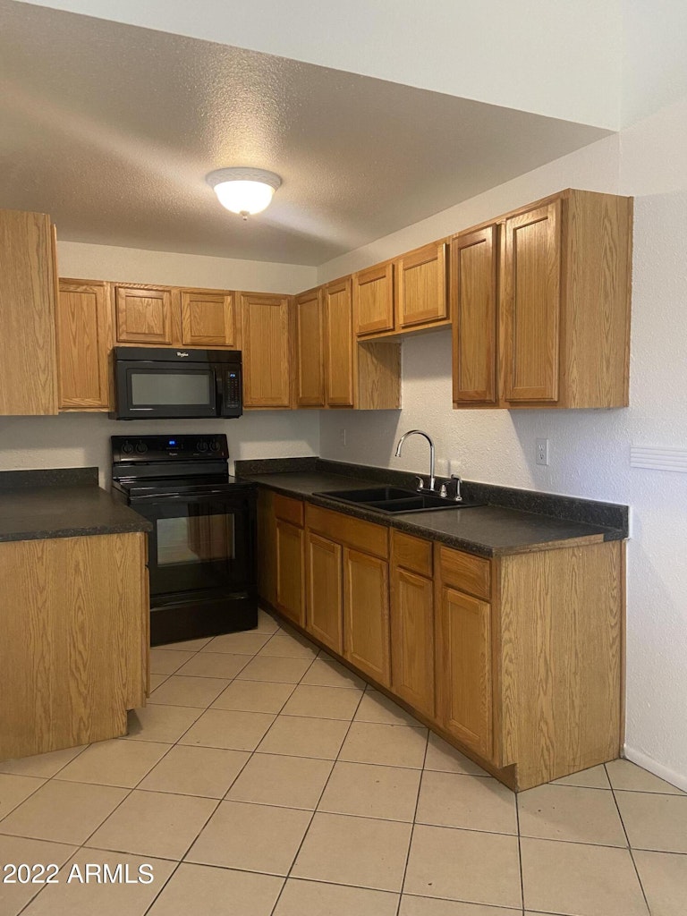 Photo 4 of 22 - 3646 N 67th Ave #82, Phoenix, AZ 85033