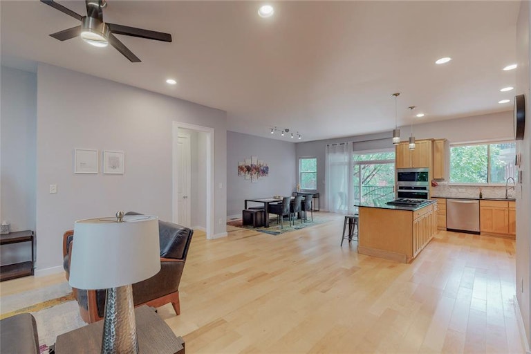 Photo 16 of 40 - 4227 Rawlins St #4, Dallas, TX 75219
