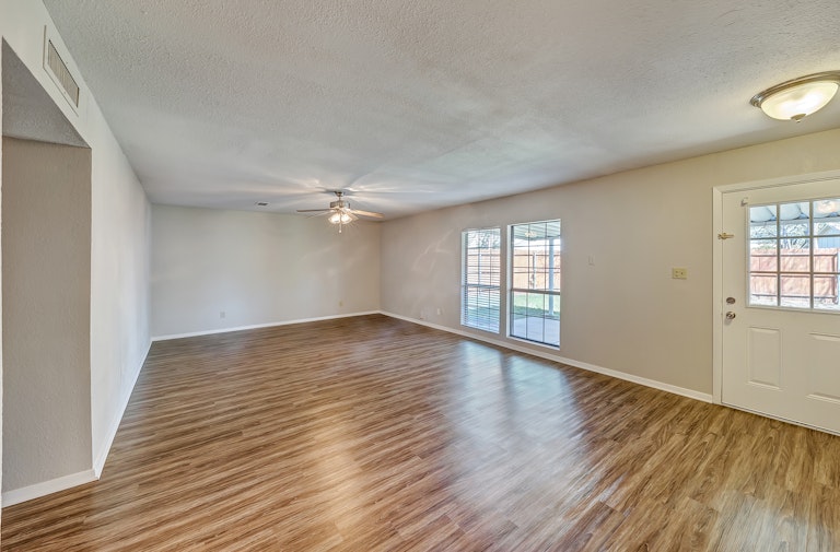 Photo 15 of 29 - 3106 Edelweiss Dr, Grand Prairie, TX 75052