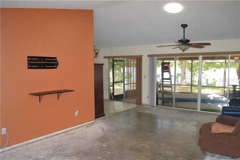 Photo 3 of 12 - 729 Countryshire Ln, Palm Harbor, FL 34683