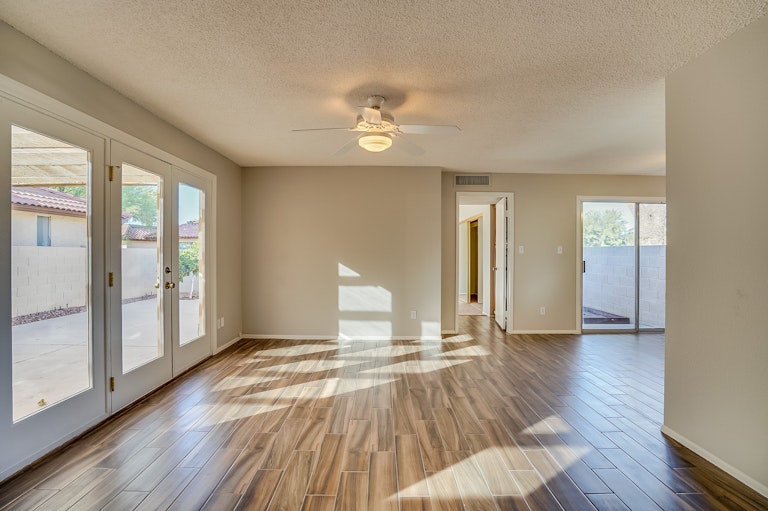 Photo 10 of 22 - 5201 E Tunder Cir, Phoenix, AZ 85044