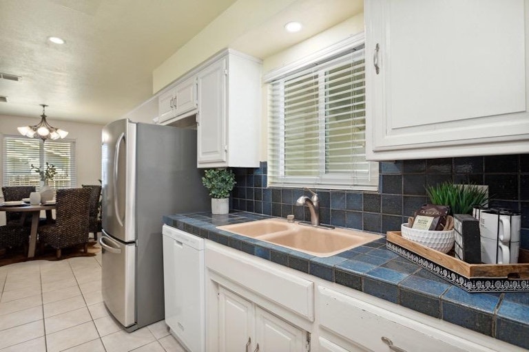Photo 7 of 30 - 4617 Foutz Ct, Sacramento, CA 95821