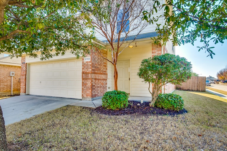 Photo 5 of 31 - 2700 Mountain Lion Dr, Fort Worth, TX 76244