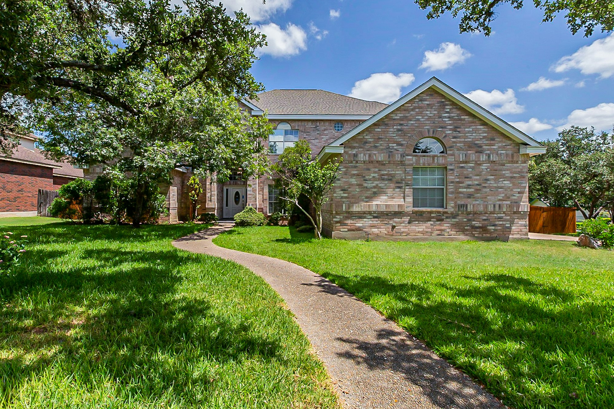 Photo 1 of 25 - 8511 Fairway Trace Dr, Boerne, TX 78015