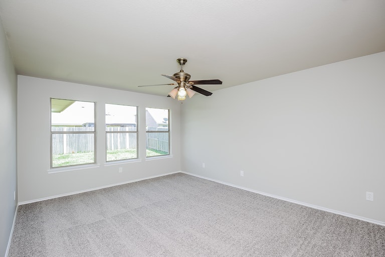 Photo 13 of 25 - 2050 Times Rd, Heartland, TX 75126