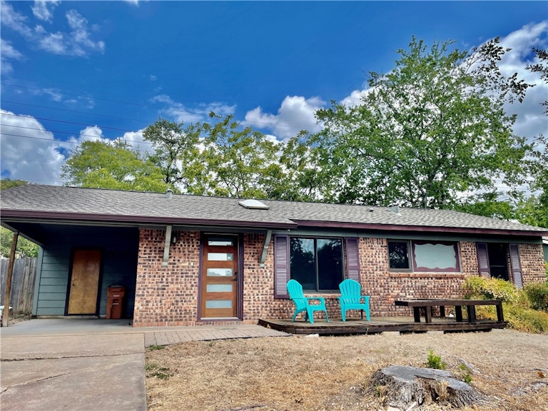 Photo 2 of 35 - 5409 Wellington Dr, Austin, TX 78723