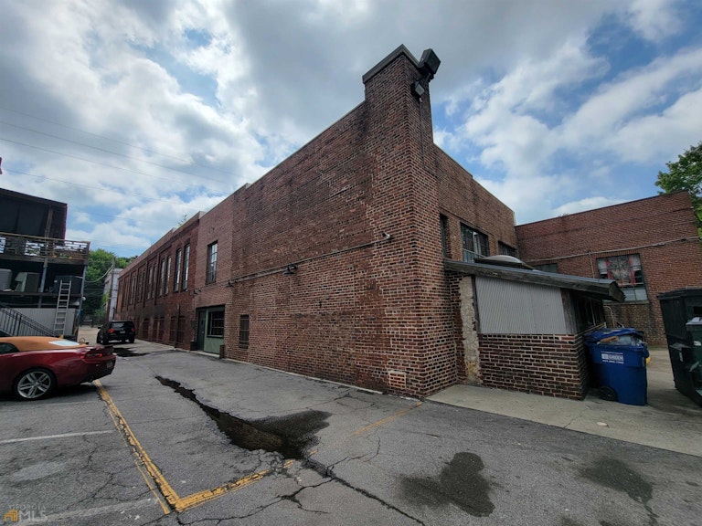 Photo 4 of 27 - 19 Hilliard St SE #16, Atlanta, GA 30312
