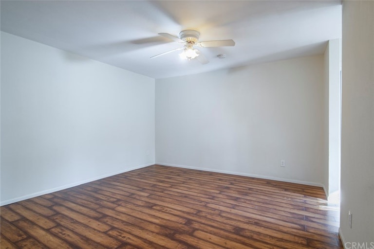 Photo 10 of 21 - 11616 Balboa Blvd, Granada Hills, CA 91344