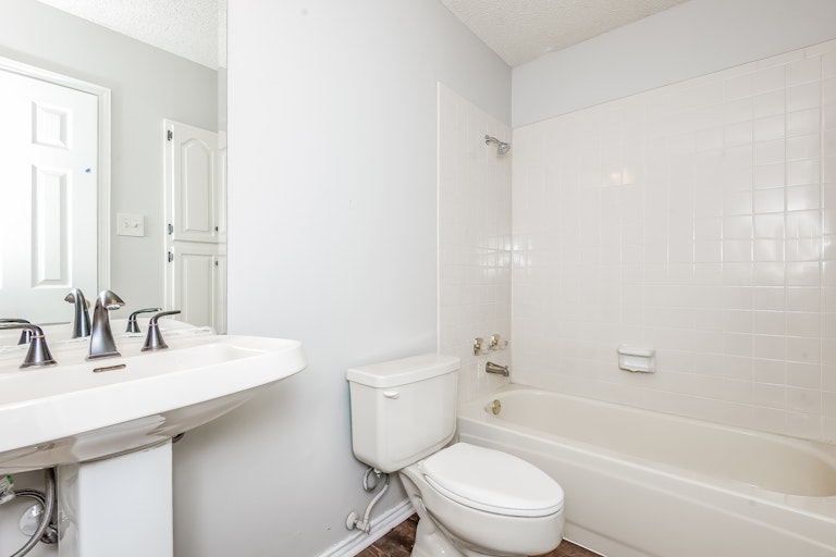 Photo 22 of 25 - 2253 Meadowstone Dr, Carrollton, TX 75006