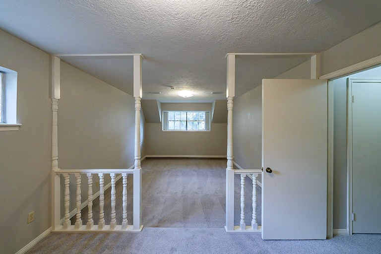 Photo 6 of 34 - 5930 Spanish Oak Dr, Houston, TX 77066