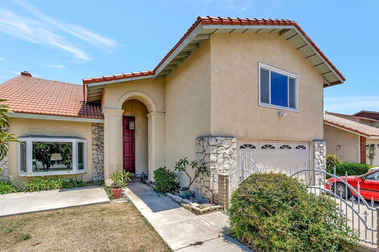 Photo 3 of 38 - 1170 N Brantford St, Anaheim, CA 92805
