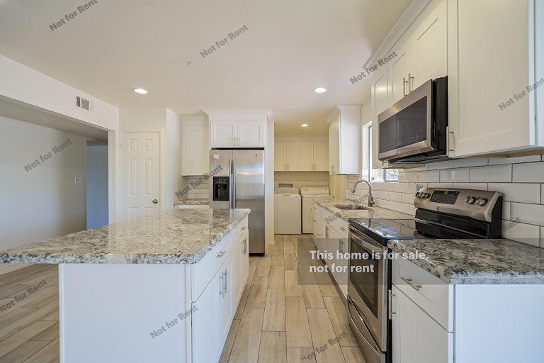 Photo 4 of 26 - 810 E Cavalier Dr, Tempe, AZ 85288
