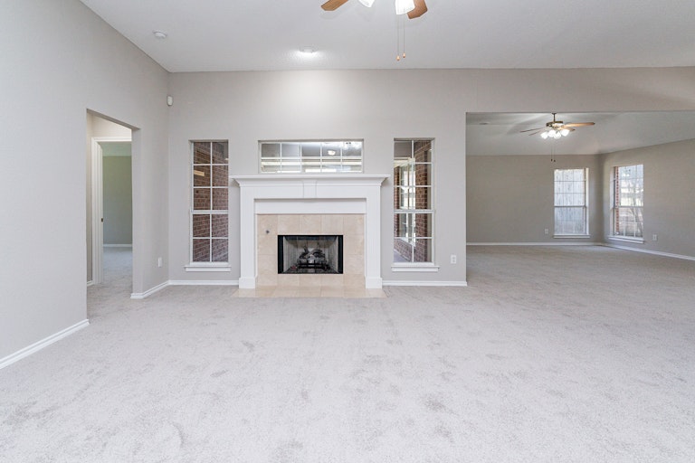 Photo 5 of 25 - 10170 Meadowcrest Dr, Benbrook, TX 76126