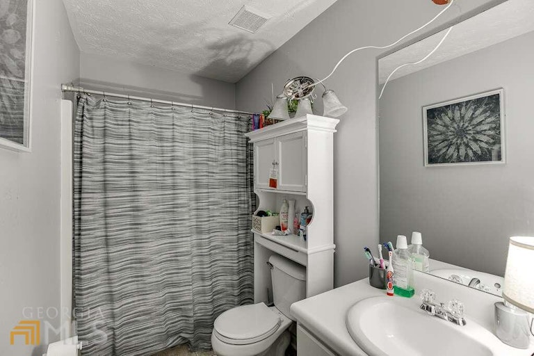Photo 36 of 41 - 3248 Meadow Point Dr, Snellville, GA 30039