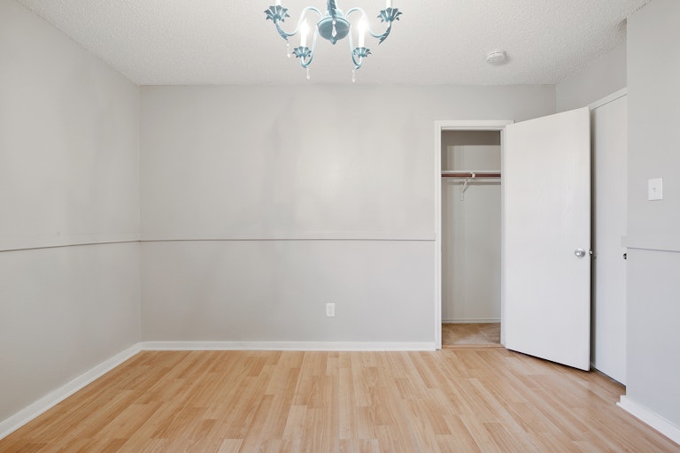 Photo 23 of 32 - 1300 Anna Lea Ln, Burleson, TX 76028